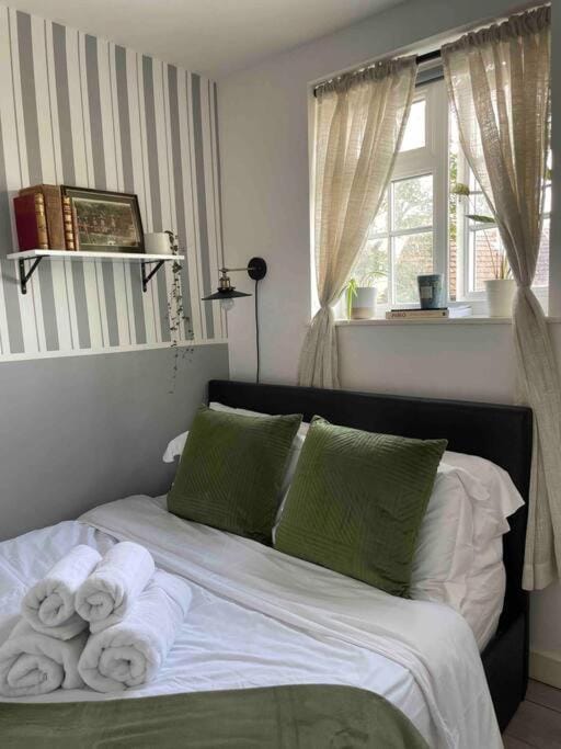 One bedroom Putney Village flat Apartment in London Borough of Richmond upon Thames