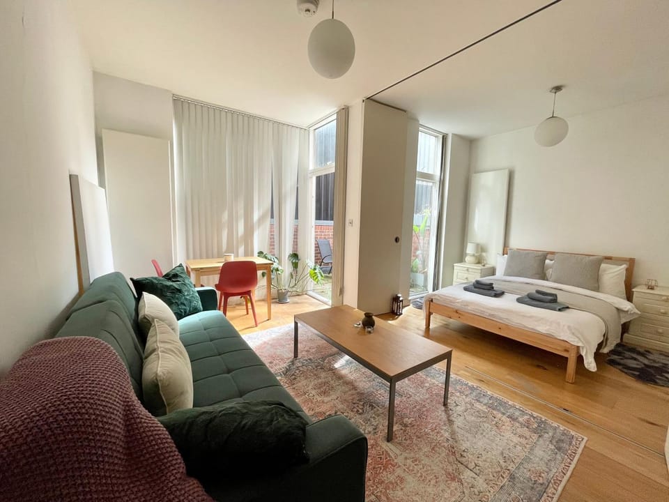 Spitalfields Market Garden Flat Apartment in London Borough of Hackney
