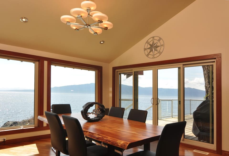 Exclusive Private Island - Pacific Ocean Paradise Villa in Vancouver Island