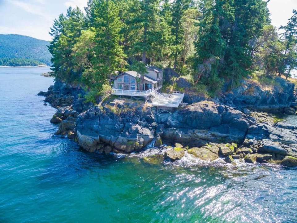 Exclusive Private Island - Pacific Ocean Paradise Villa in Vancouver Island