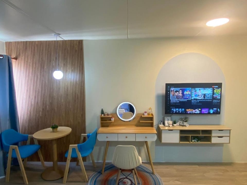 TV and multimedia, Kitchen or kitchenette, Dining area, hair dresser