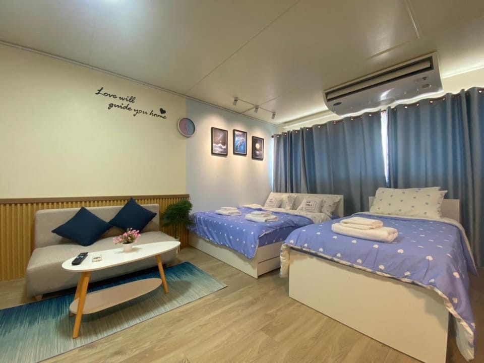 Bed, Photo of the whole room, Bedroom, towels, air conditioner