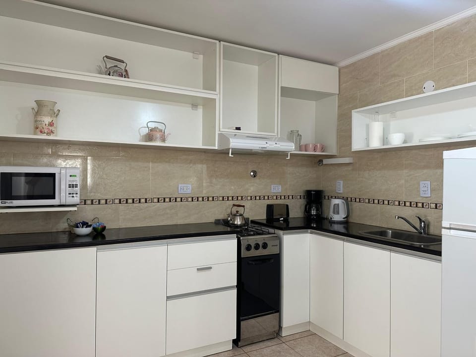Coffee/tea facilities, Kitchen or kitchenette, microwave, oven, toaster
