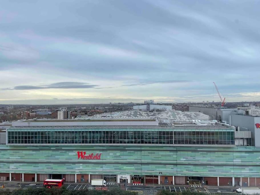 Westfield view flat Apartment in London
