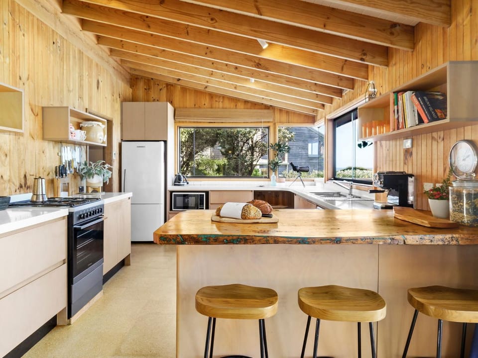 Coffee/tea facilities, Kitchen or kitchenette, pet friendly, stove
