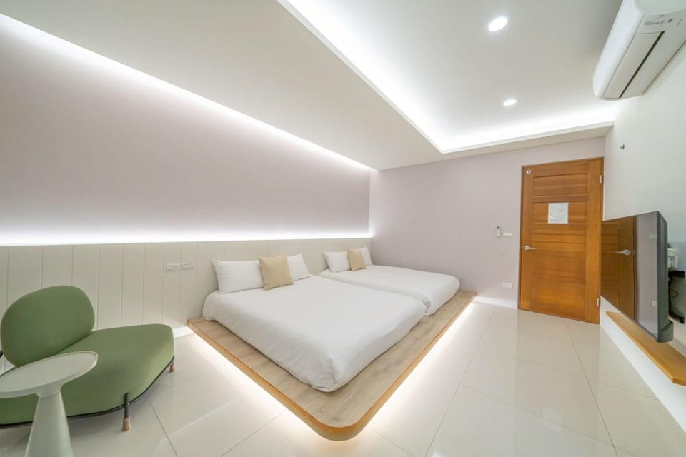 Bed, Photo of the whole room, Bedroom