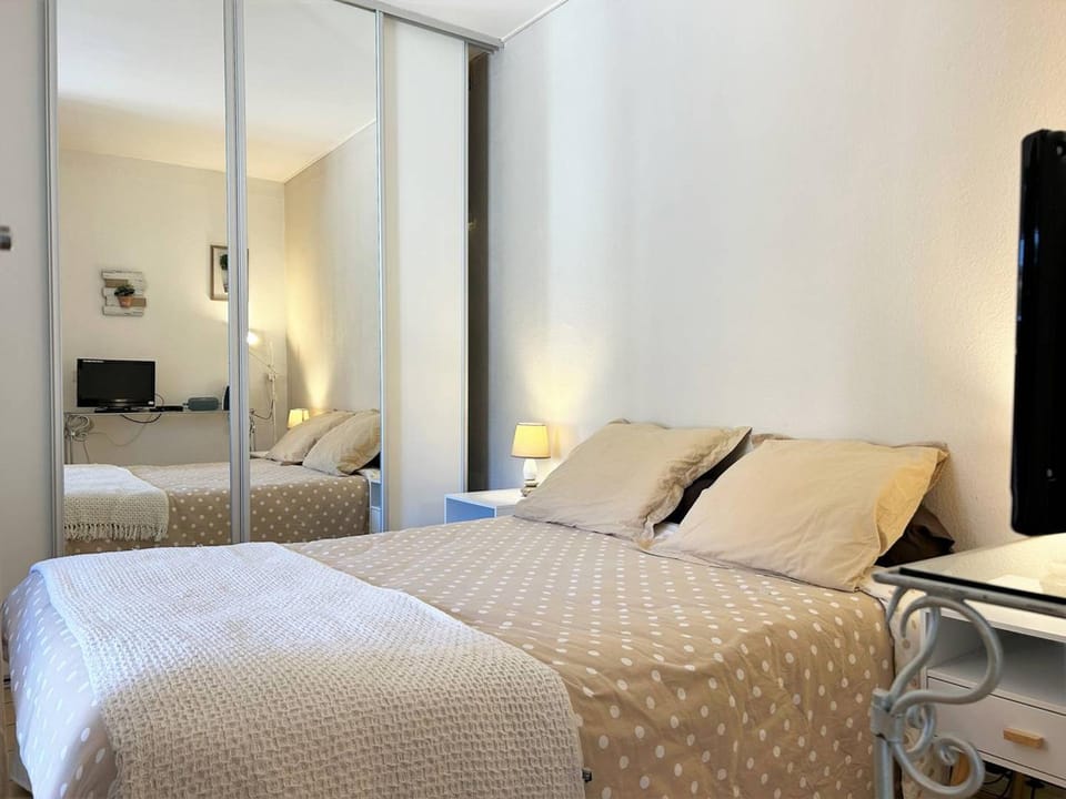 Studio pour 4 personnes au cœur du Lavandou avec vue sur les collines - FR-1-251-579 Apartment in Le Lavandou