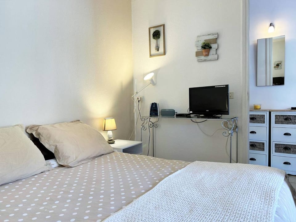 Studio pour 4 personnes au cœur du Lavandou avec vue sur les collines - FR-1-251-579 Apartment in Le Lavandou