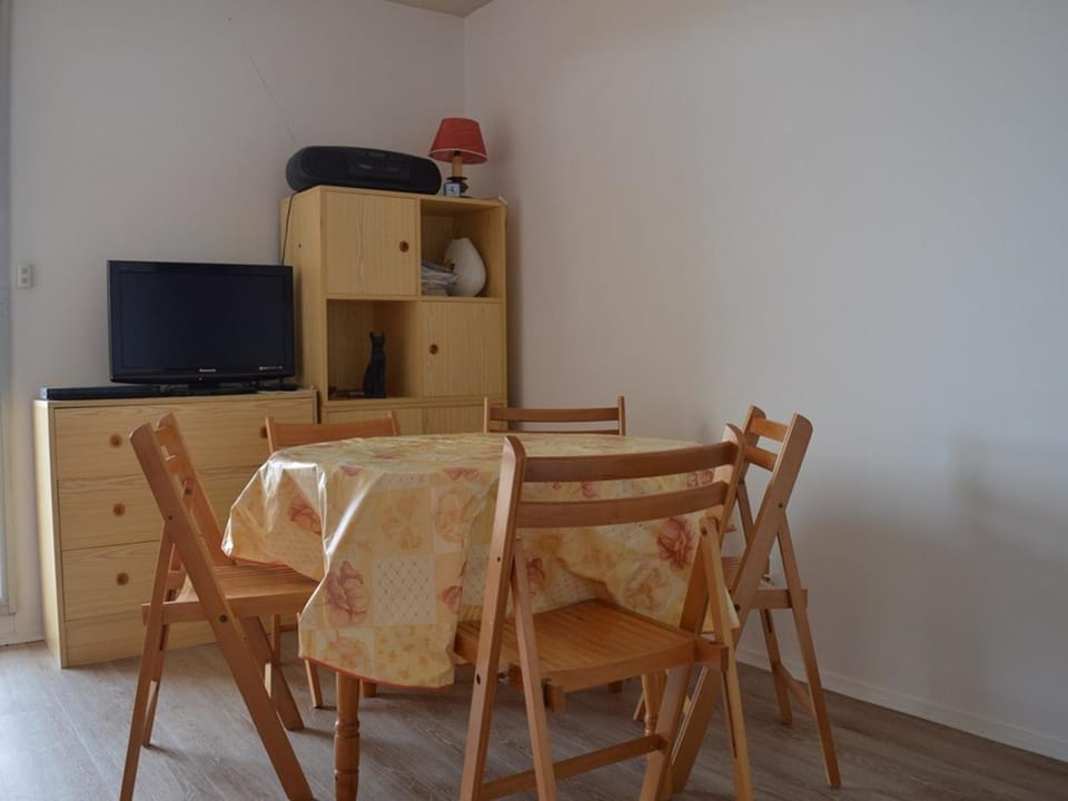 Appartement 2 Pièces Rénové avec Parking - Centre des Angles - FR-1-593-105 Apartment in Catalonia