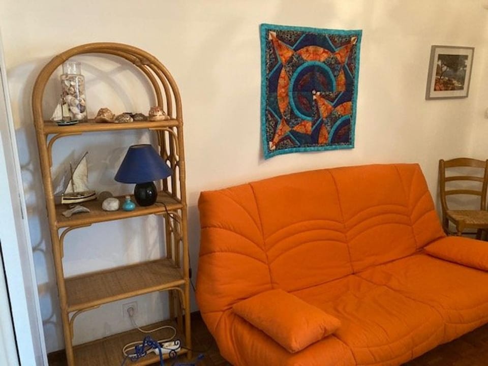 Charmant appartement climatisé centre-ville Le Lavandou proche plage - FR-1-308-185 Apartment in Le Lavandou