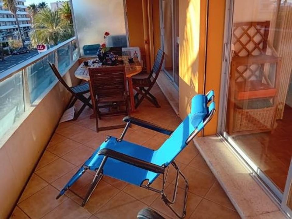 Charmant appartement climatisé centre-ville Le Lavandou proche plage - FR-1-308-185 Apartment in Le Lavandou