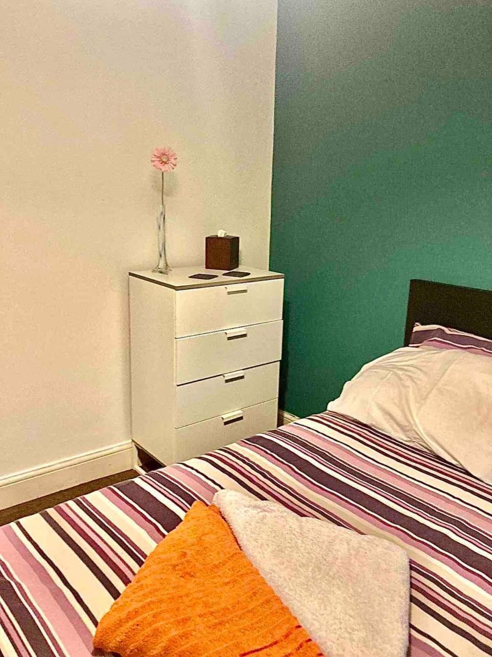 Bed, Photo of the whole room, Bedroom, hair dresser, heating