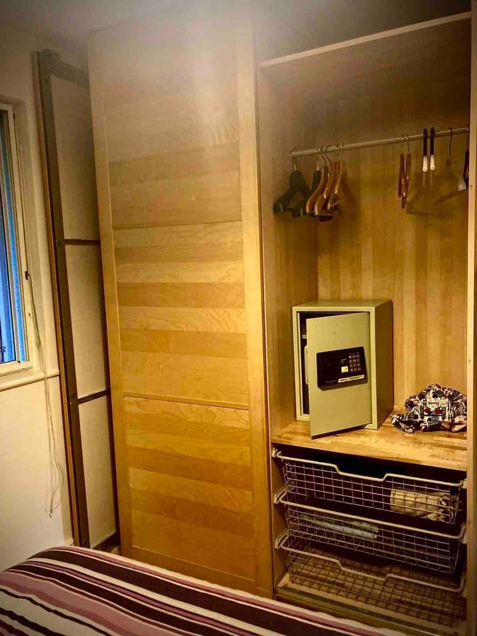 Bed, Bedroom, safe, wardrobe