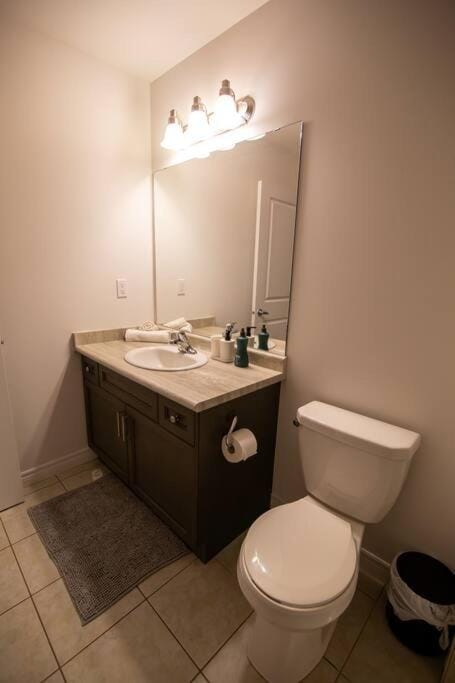 Modern & Cozy Retreat Lake Ontario & Wine Country Villa in Grimsby