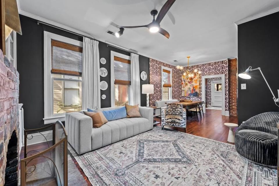 Large historical home w/ fire pit, chef kitchen. Villa in Memphis