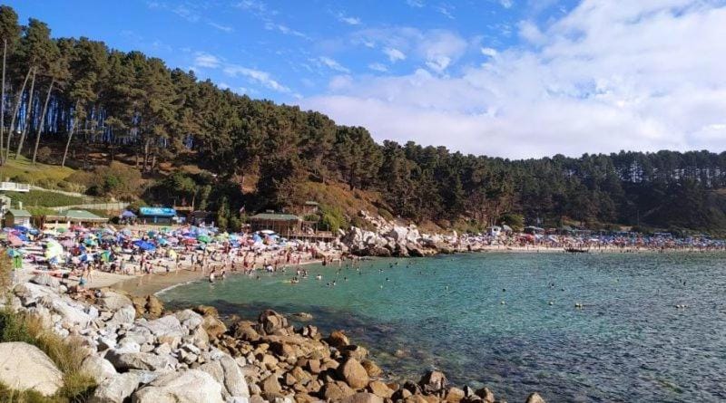 Nearby landmark, Day, People, Natural landscape, Beach, Sea view, group of guests