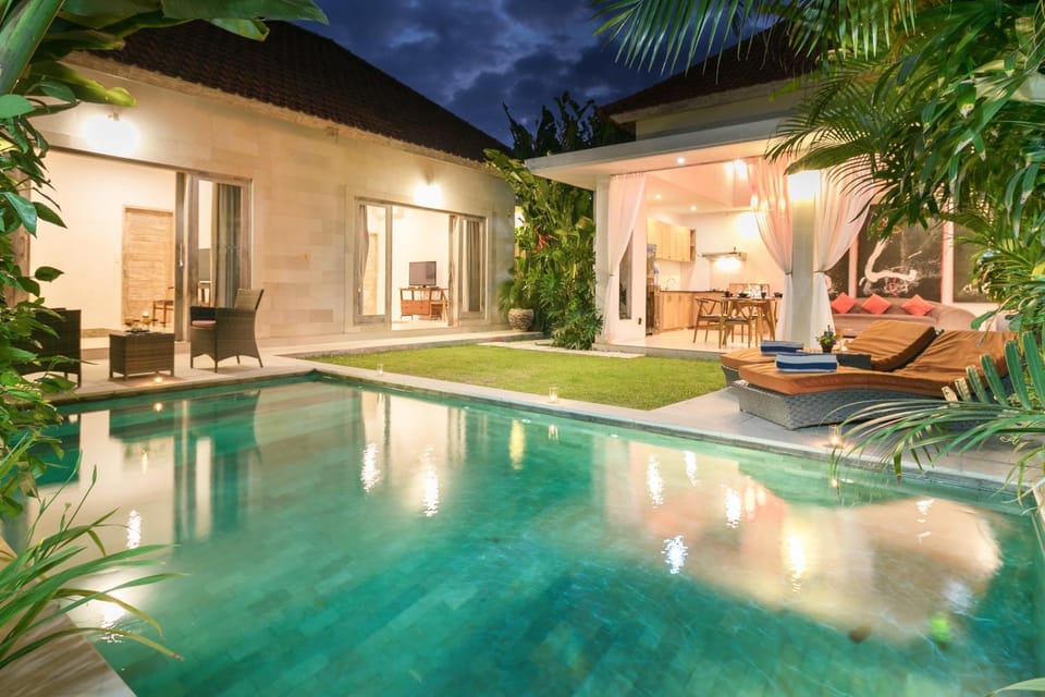 Property building, Garden, Living room, Seating area