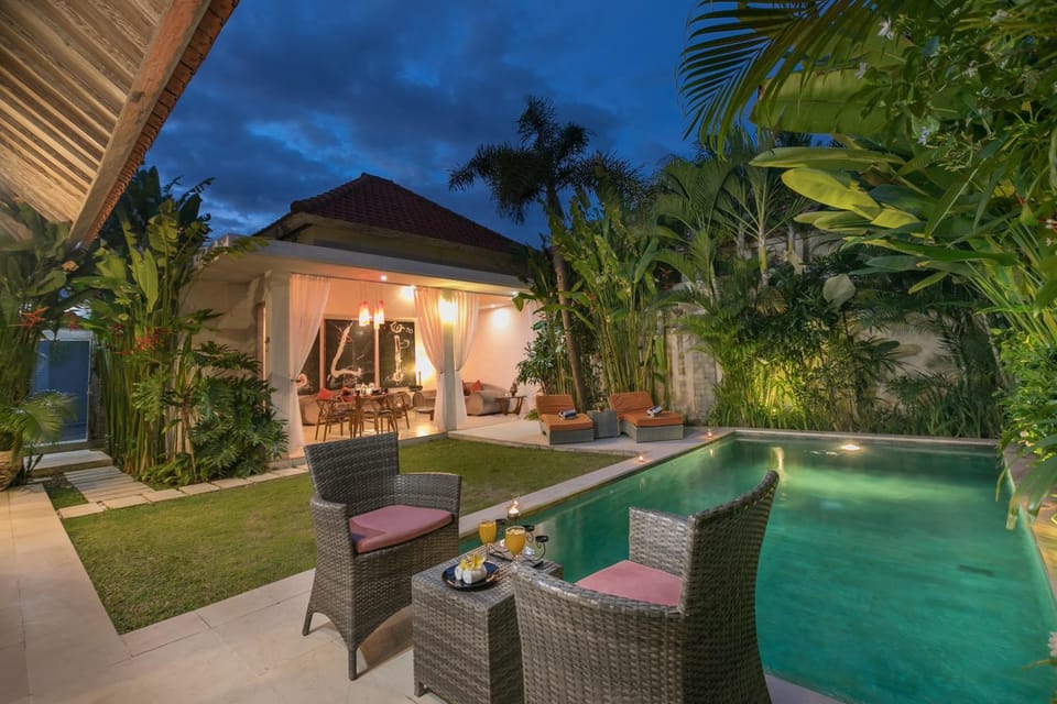 Night, Living room, Seating area, Garden view, Pool view, Swimming pool, sunbed