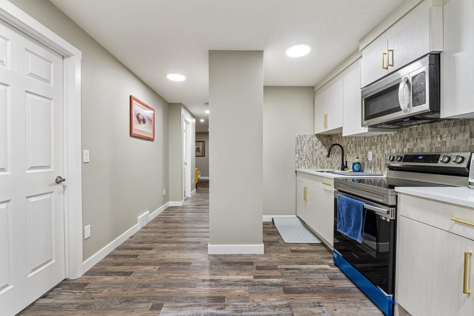 Newly renovated 2 bedroom basement suite Apartment in Calgary