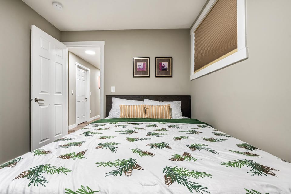 Newly renovated 2 bedroom basement suite Apartment in Calgary