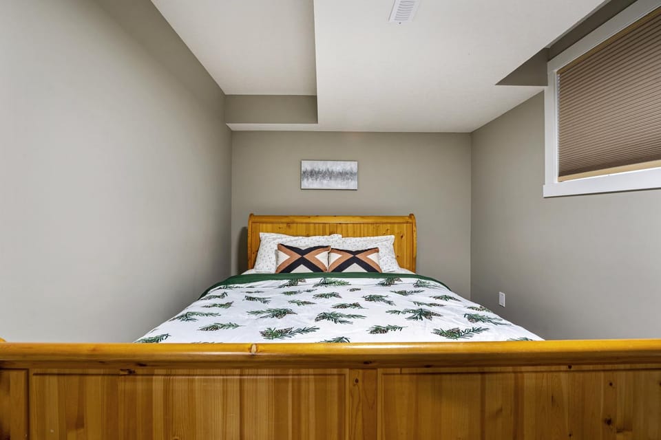 Newly renovated 2 bedroom basement suite Apartment in Calgary