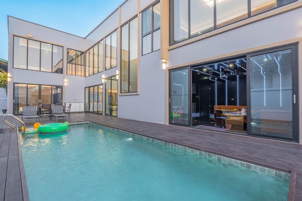 Evening entertainment, Pool view, Swimming pool