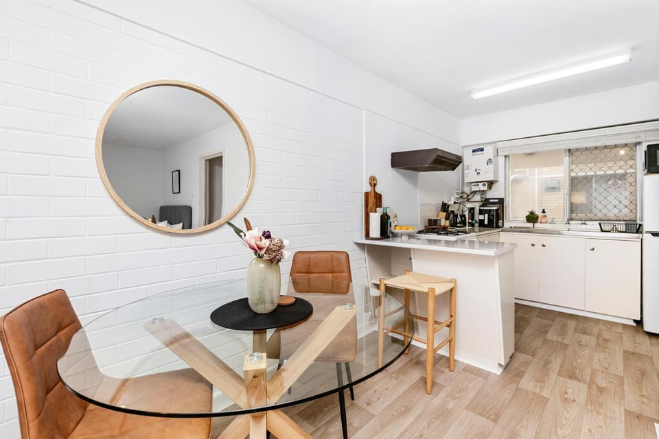 Seating area, Dining area, kitchen