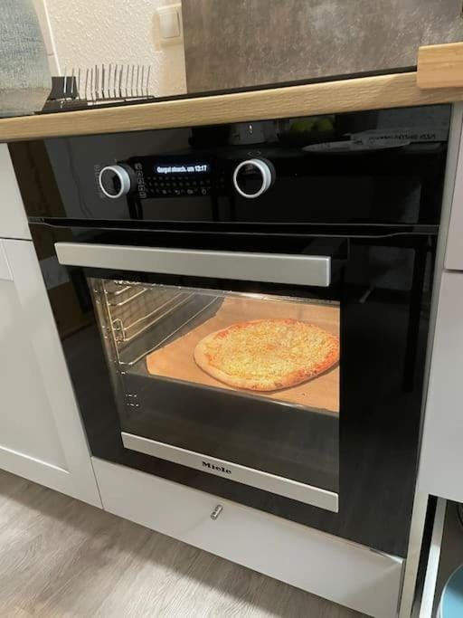 Kitchen or kitchenette, pet friendly, stove