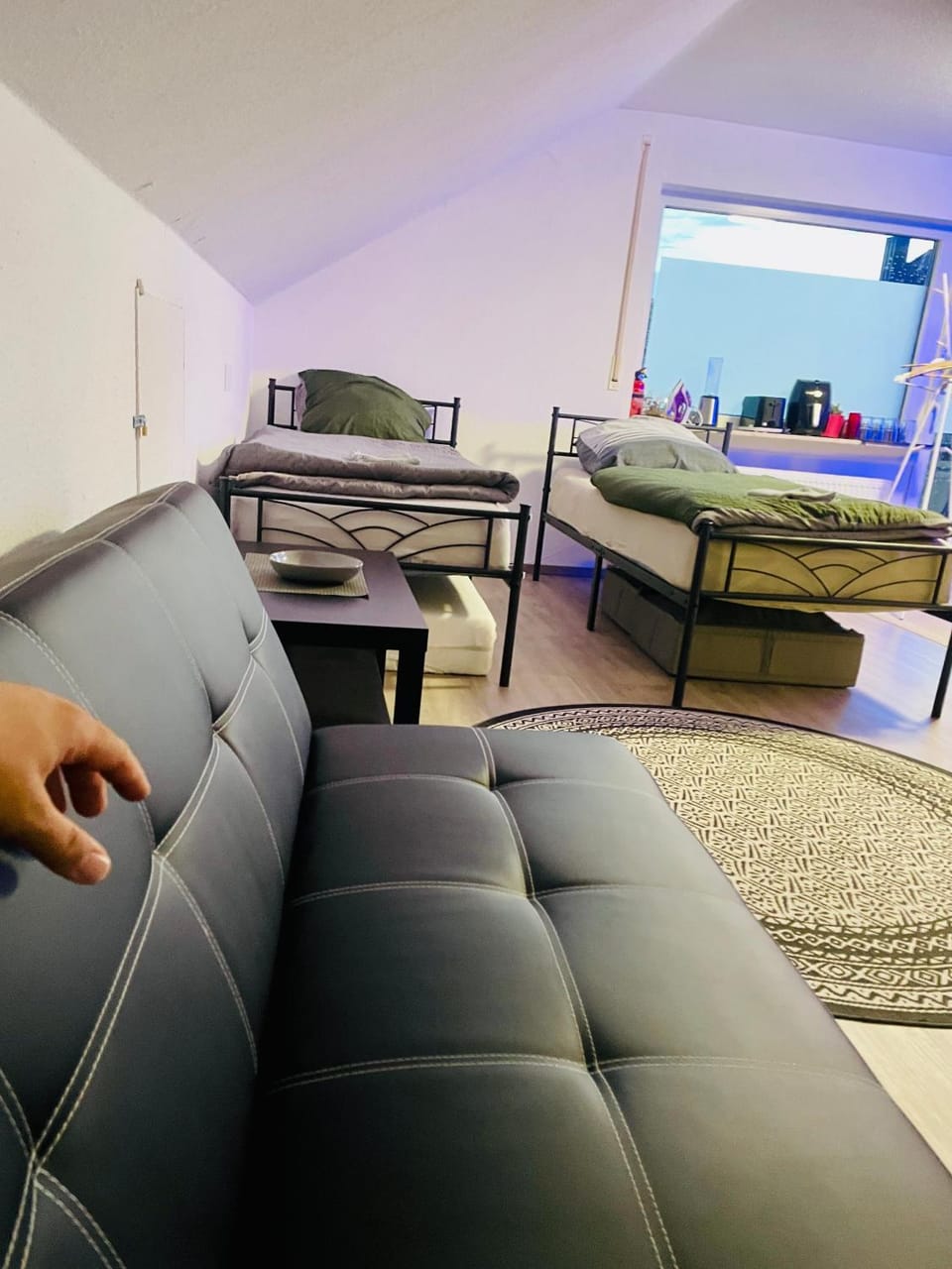 Sky Studio Apartment 1,5 Zimmer für 4 Leute Zentral 35qm S-Bahn Mercedes Benz Apartment in Baden-Württemberg