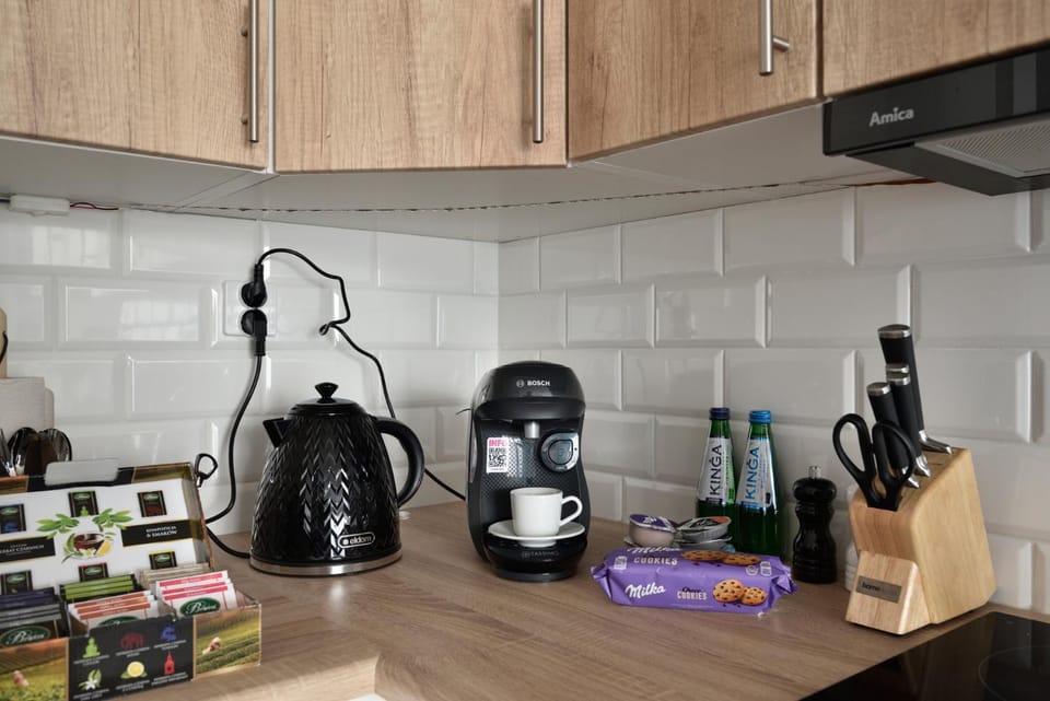 Kitchen or kitchenette, Food and drinks, Drinks, kitchen