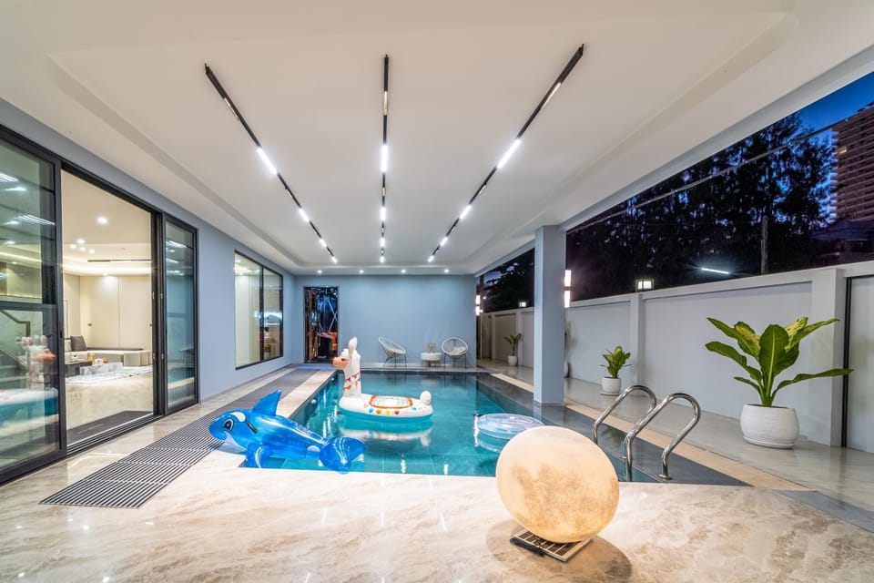 Pool view, Swimming pool