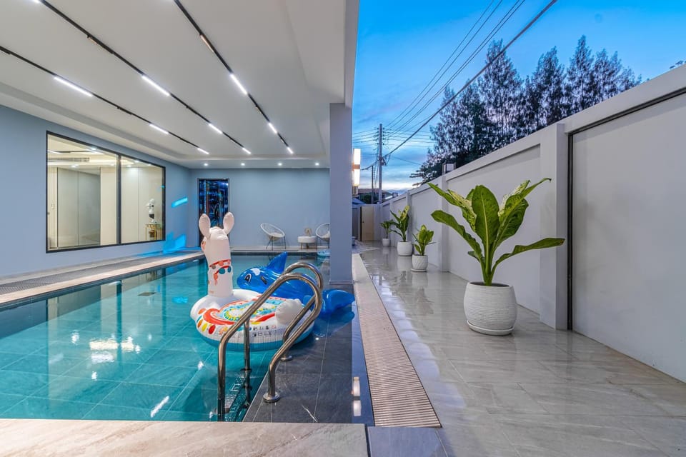 Swimming pool, Swimming pool
