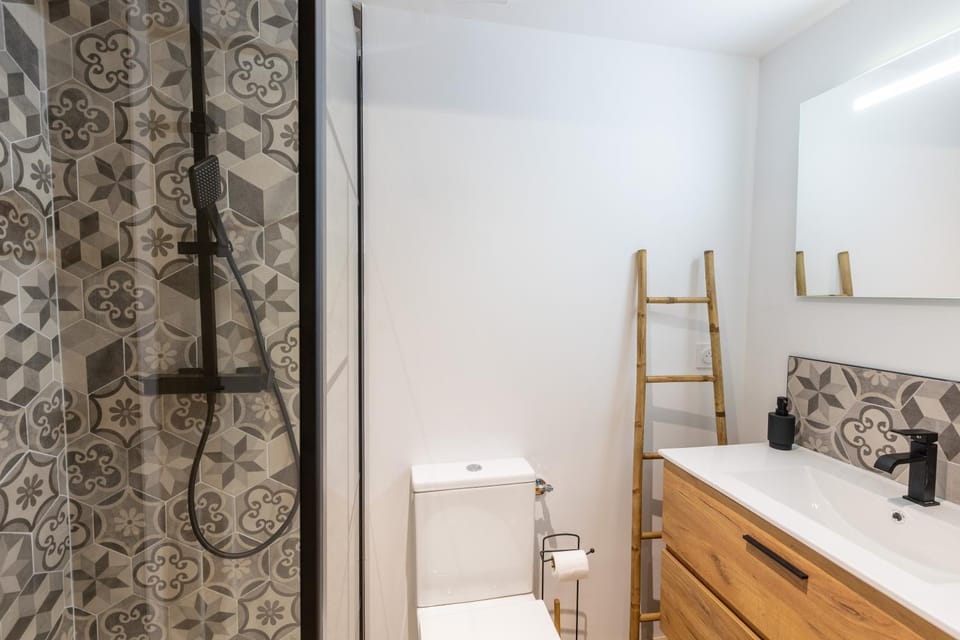 Shower, Toilet, Bathroom