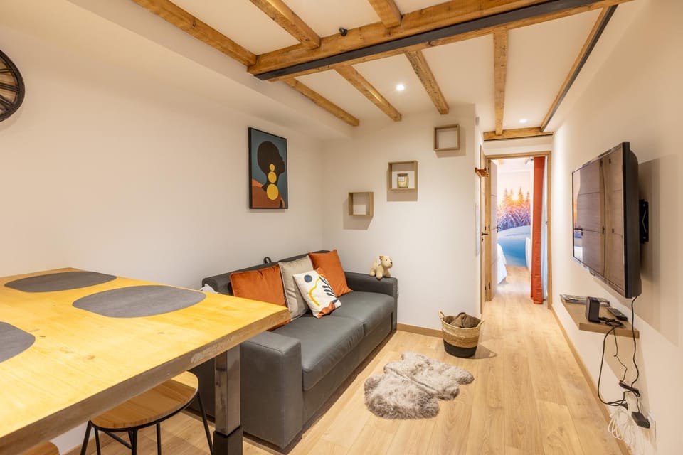 Communal lounge/ TV room, TV and multimedia, Living room