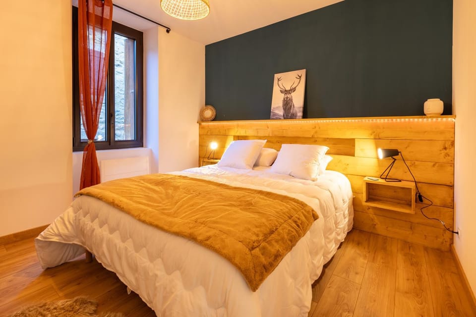 Bed, Photo of the whole room
