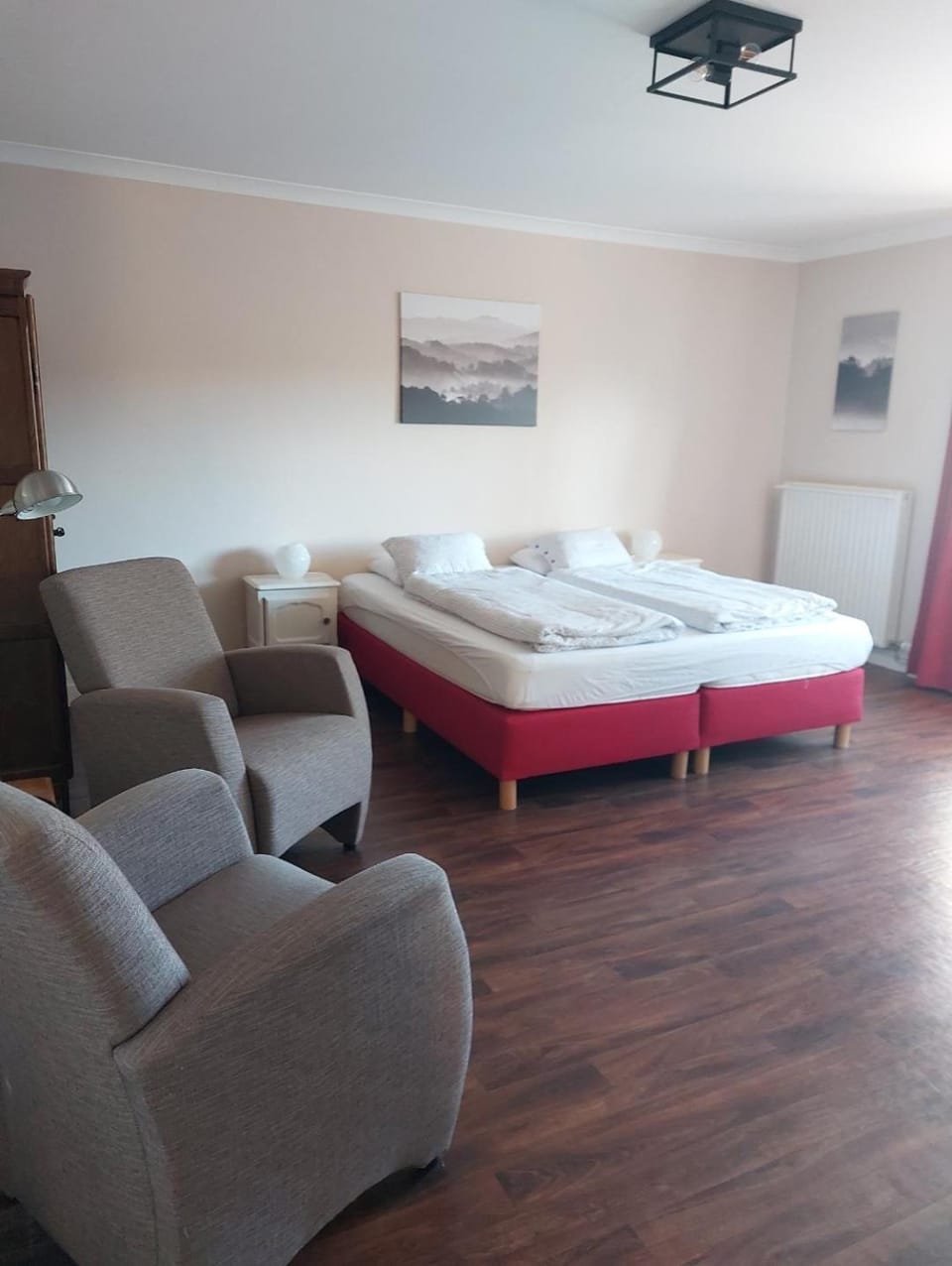 Bed, Photo of the whole room, Seating area, Bedroom