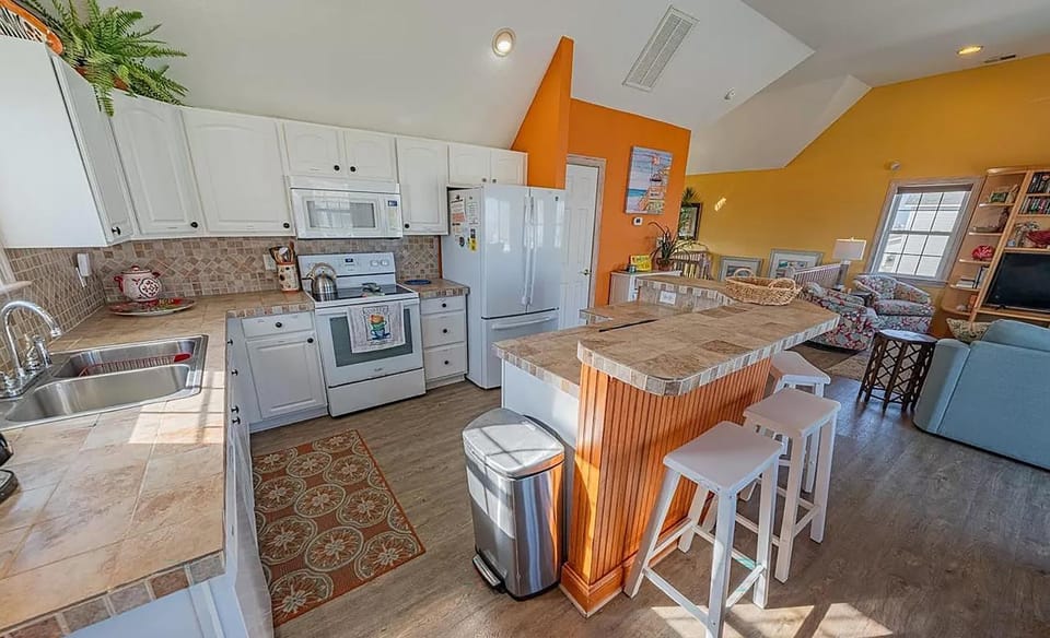 Kitchen or kitchenette, Seating area, Dining area, dishwasher, minibar, pet friendly, stove, toaster