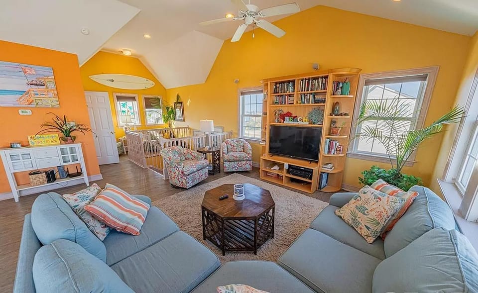 TV and multimedia, Living room, Seating area, fireplace