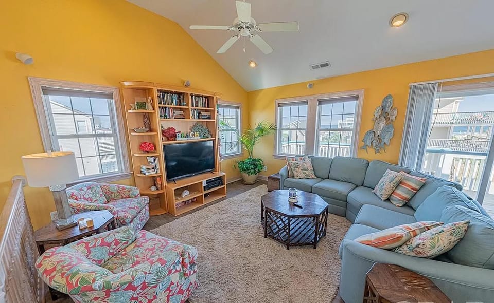 TV and multimedia, Living room, Seating area, fireplace