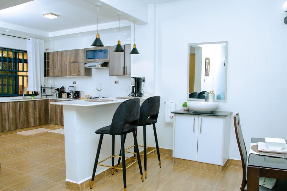 Kitchen or kitchenette, Dining area, minibar, stove