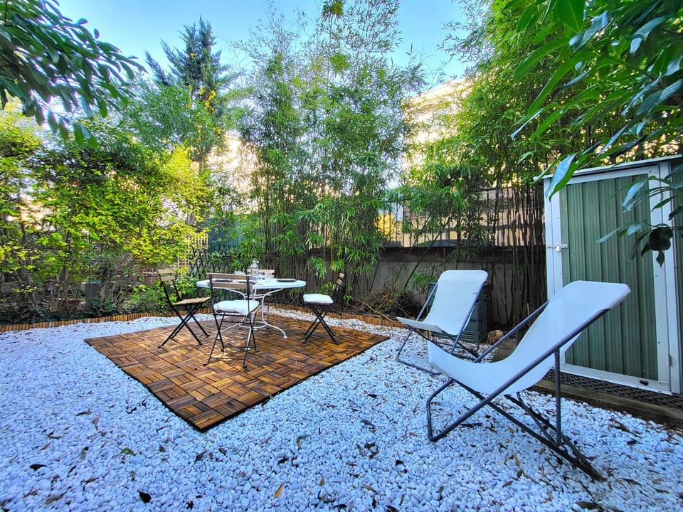 Patio, Day, Garden view, sunbed