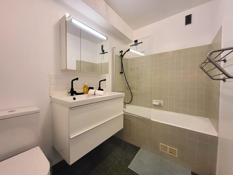 Bathroom, Bath