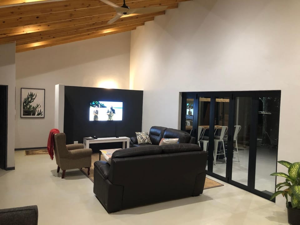 Modern Bush Living House in South Africa