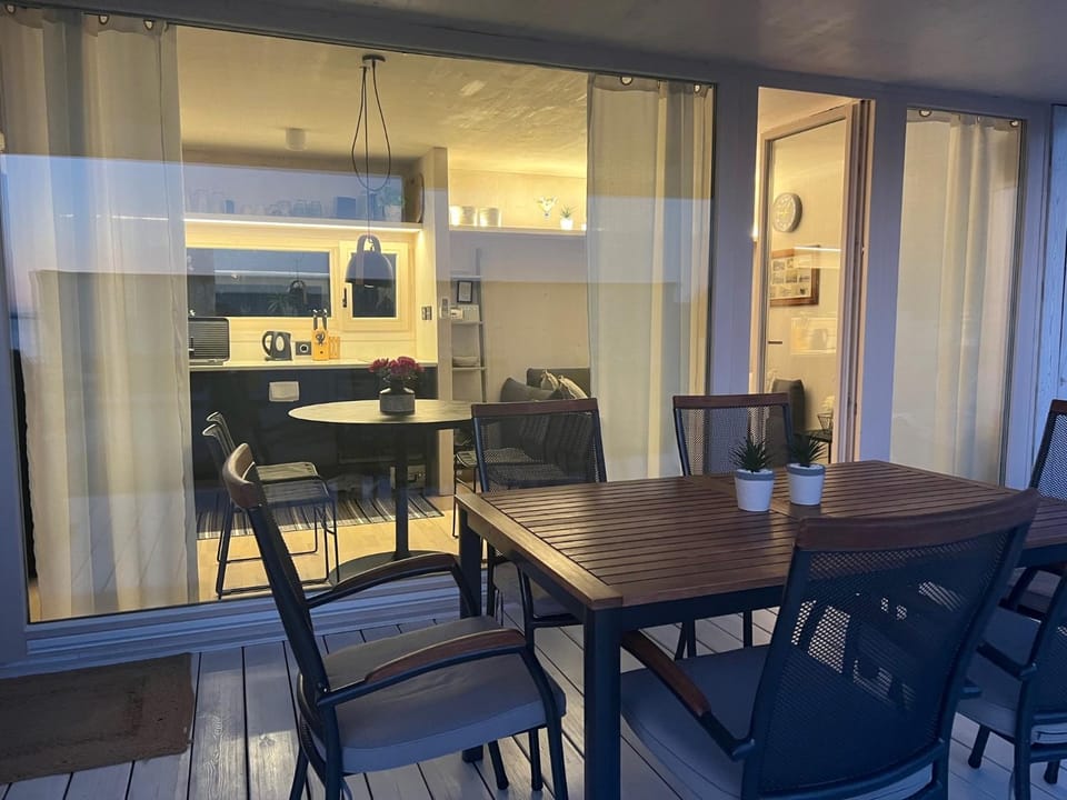 Patio, Dining area
