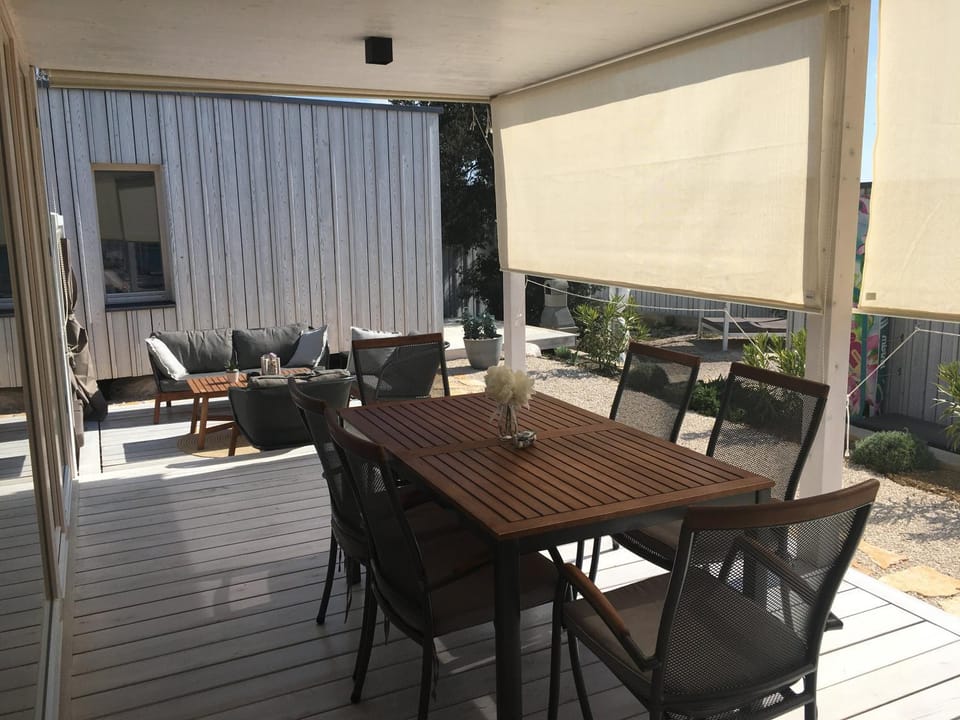 Patio, Dining area