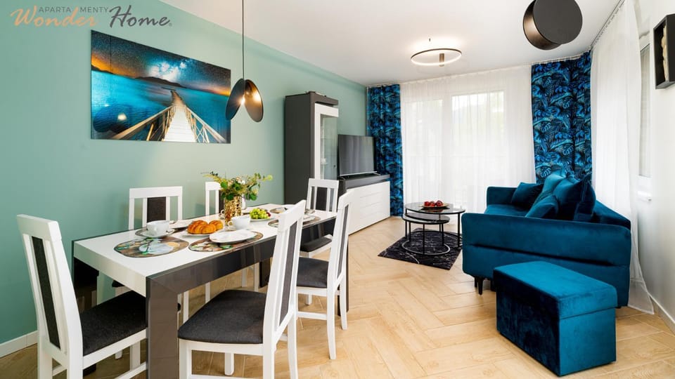 TV and multimedia, Living room, Seating area, Dining area, Evening entertainment