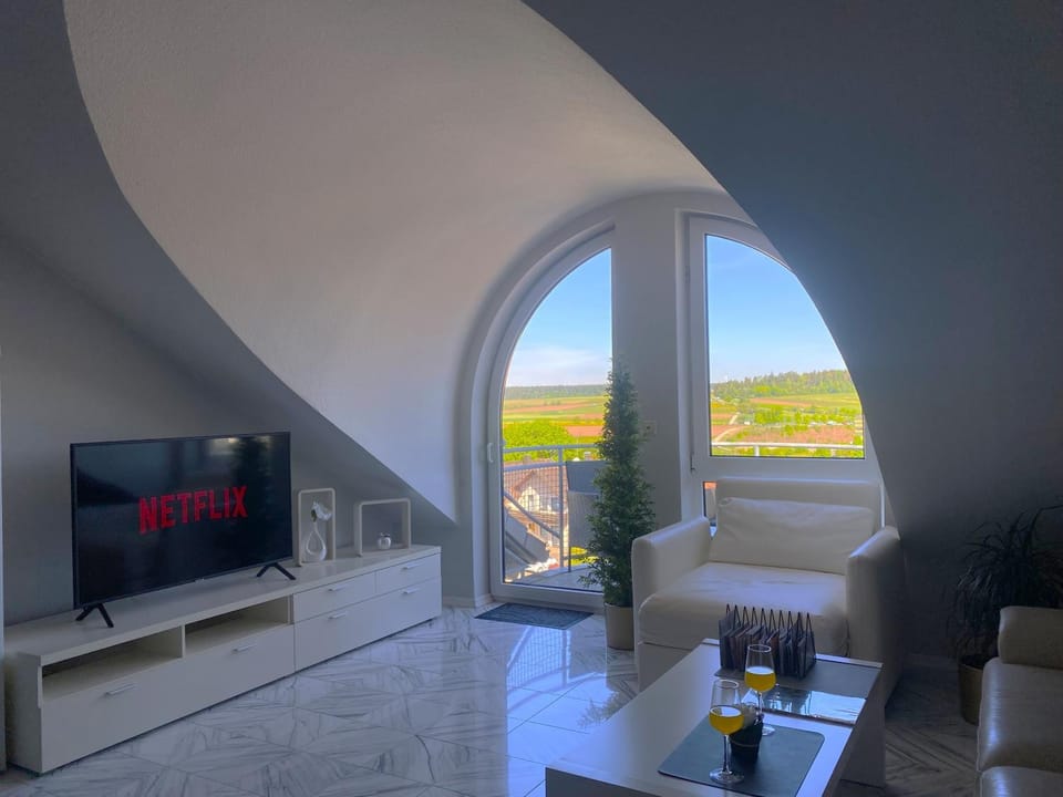 View (from property/room), Balcony/Terrace, Living room