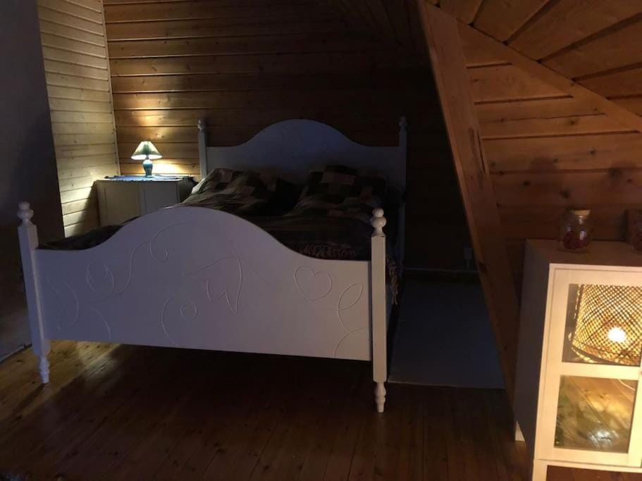 Lakeside Log Villa Edith House in Rovaniemi