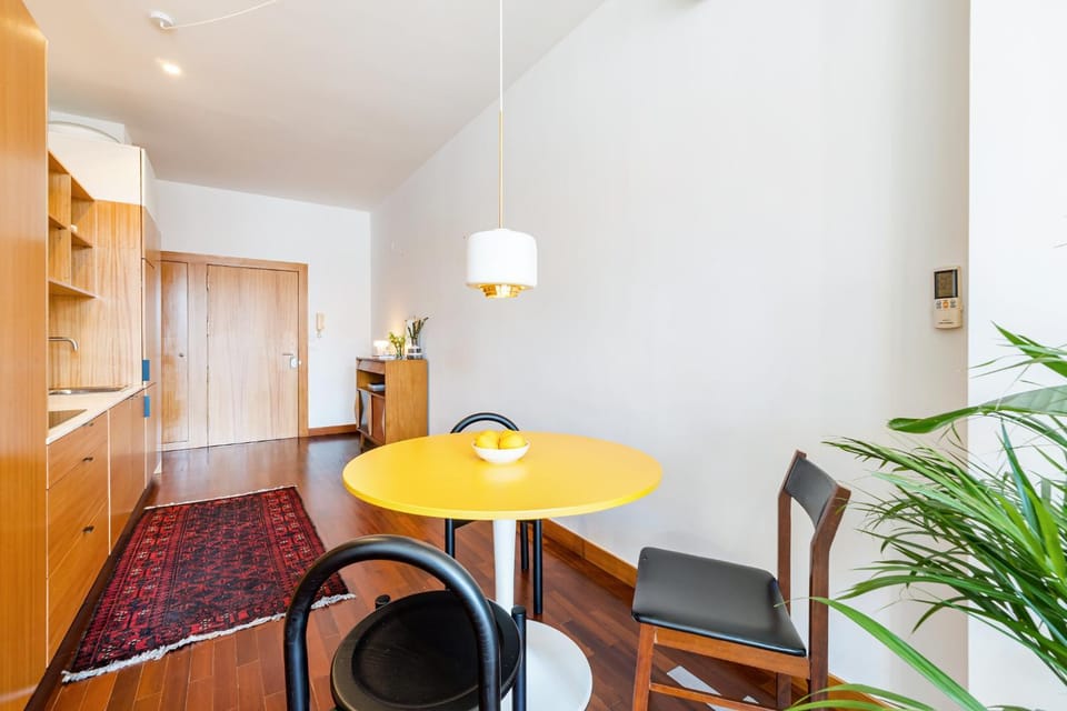Kitchen or kitchenette, Seating area, Dining area
