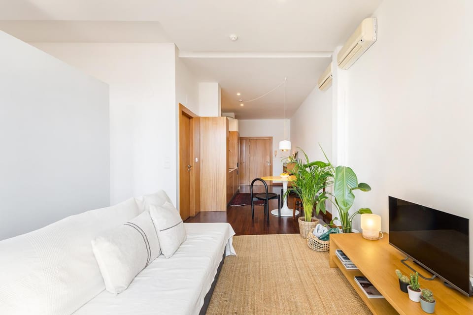 Communal lounge/ TV room, TV and multimedia, Living room, Seating area, Dining area, Evening entertainment, air conditioner